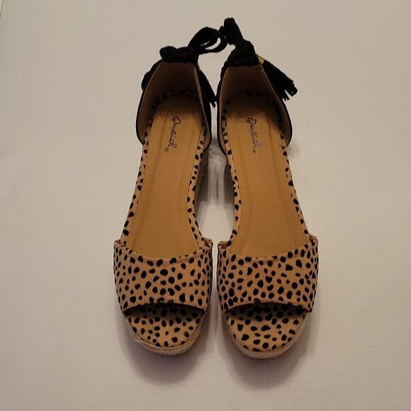 QUPID ANIMAL PRINT DESIGN PLASFORM WEDGE OPEN TOE SANDAL - Picture 4 of 14